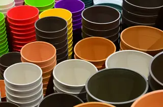 Plastic pots trap heat