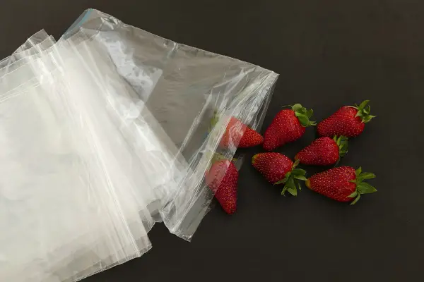 Strawberries can be stored in freezer bags