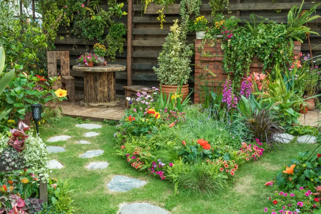 Diseñar un retiro tranquilo: su jardín de contenedores se convierte en un lugar para relajarse y encontrar consuelo. 